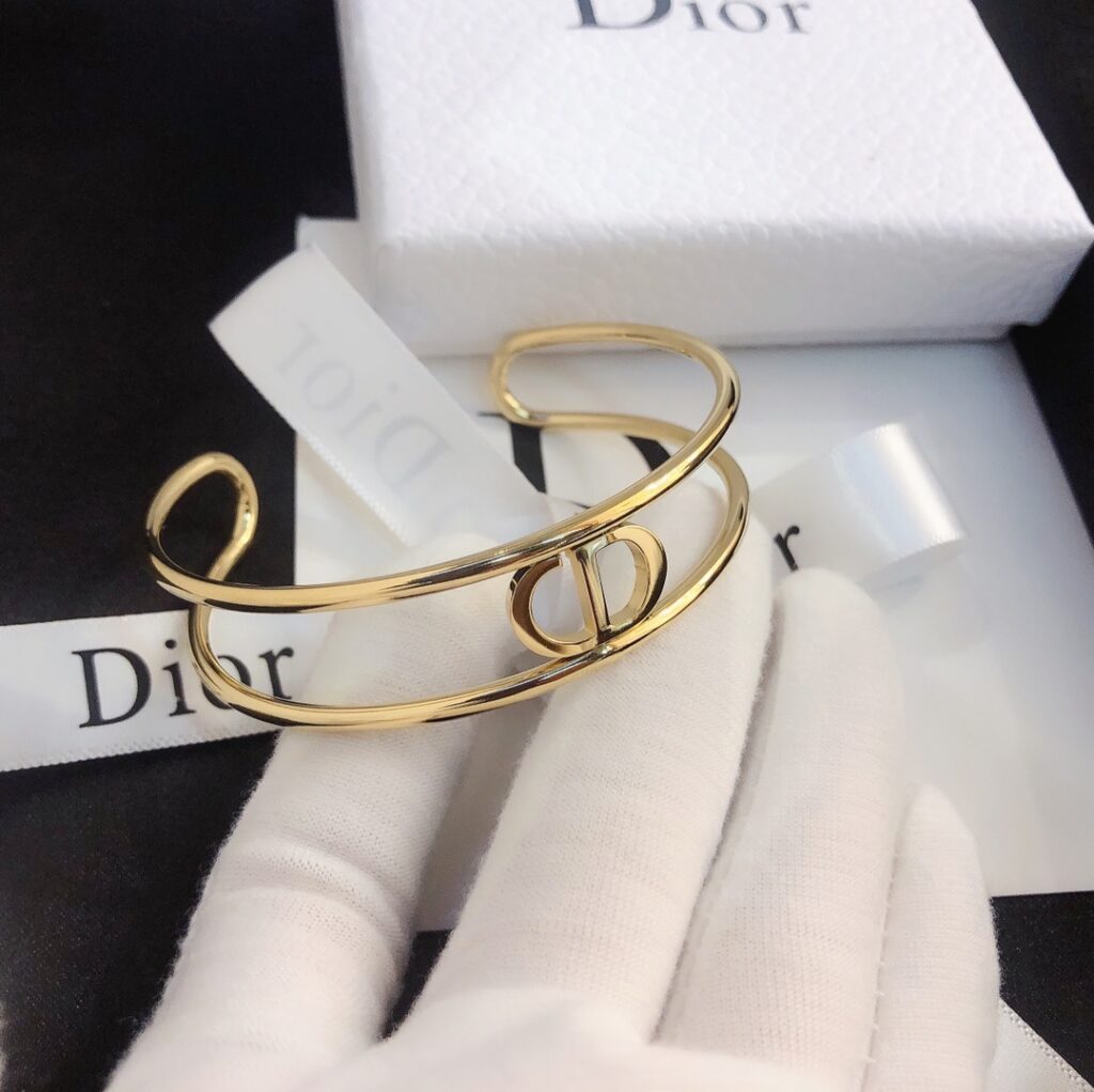 Designer S141 Bracelet editorial product context 1
