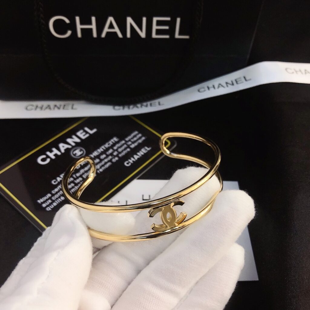 Designer S142 Bracelet editorial product context 1