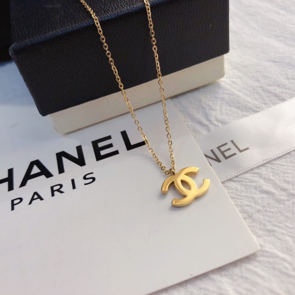 Designer Necklace editorial product context 1