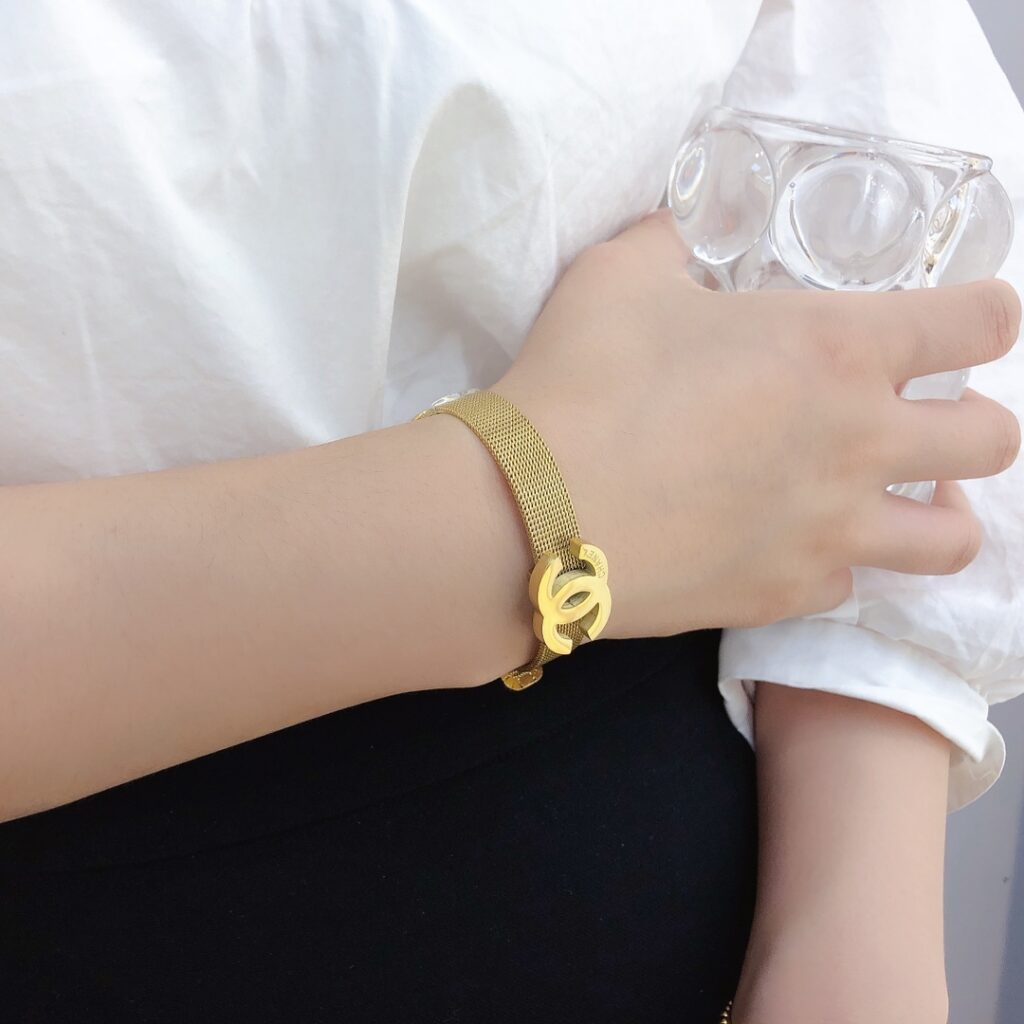 Designer S165 Ring editorial product context 3