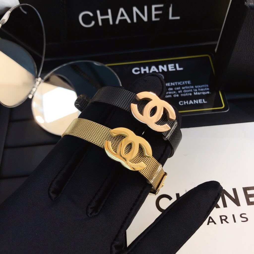 Designer S165 Ring editorial product context 1