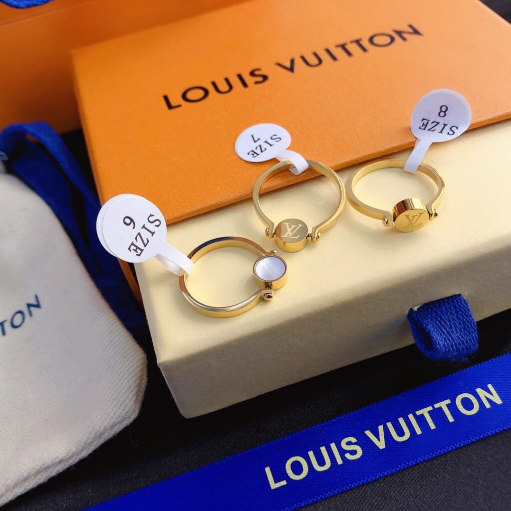 Designer J039 Ring editorial product context 3