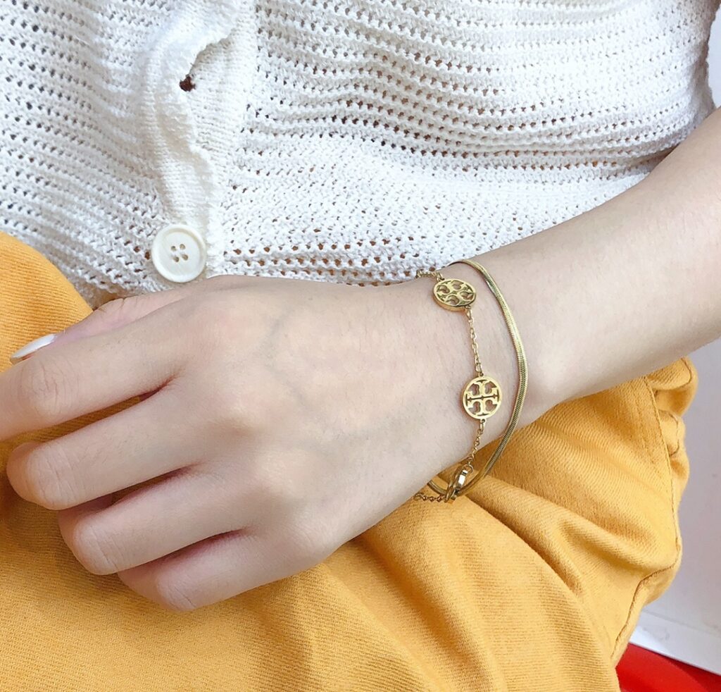 Designer L065 Ring editorial product context 3