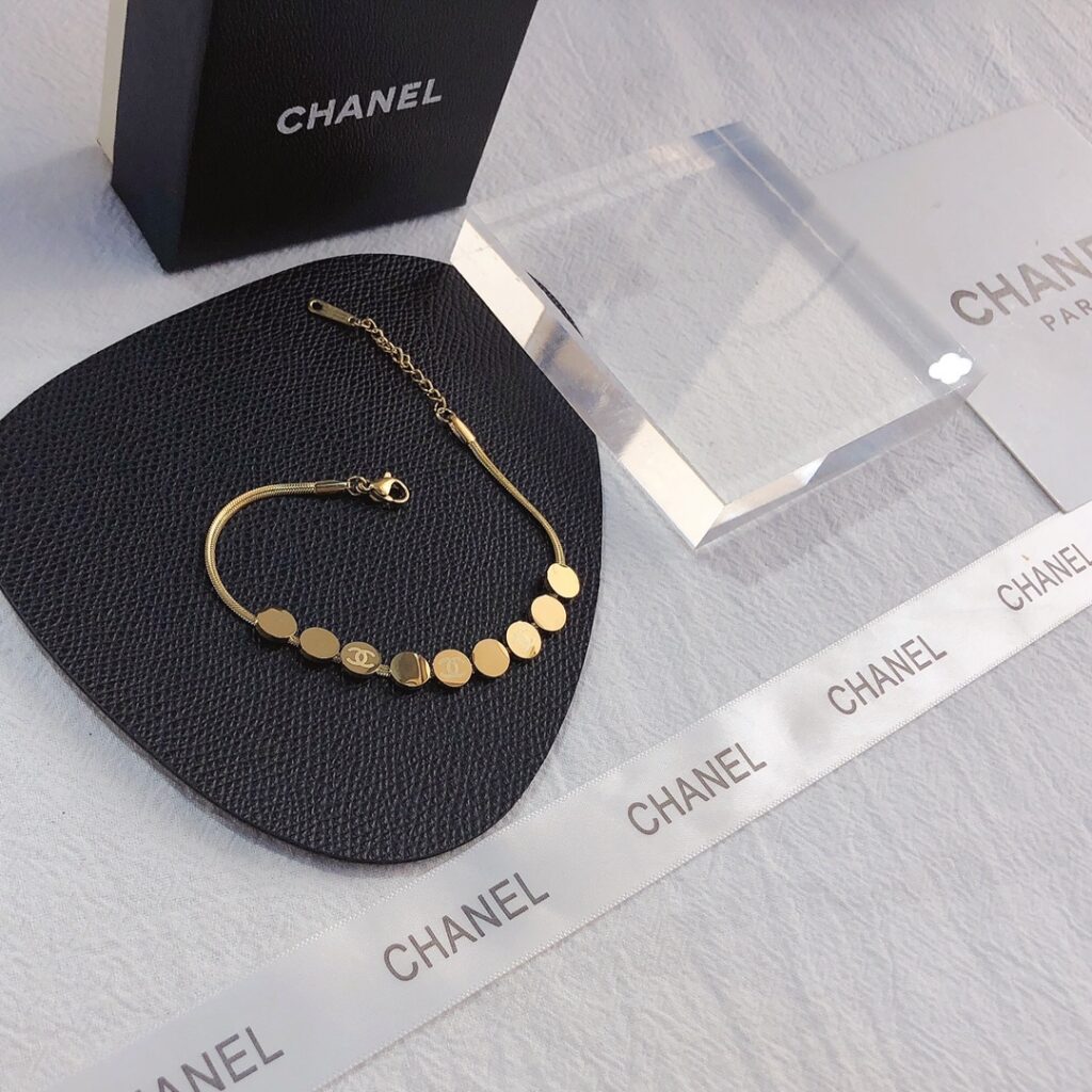 Designer L070 Bracelet editorial product context 1