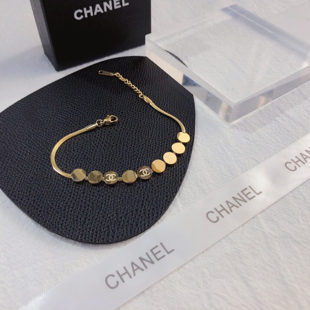 Designer L070 Bracelet editorial product context 2