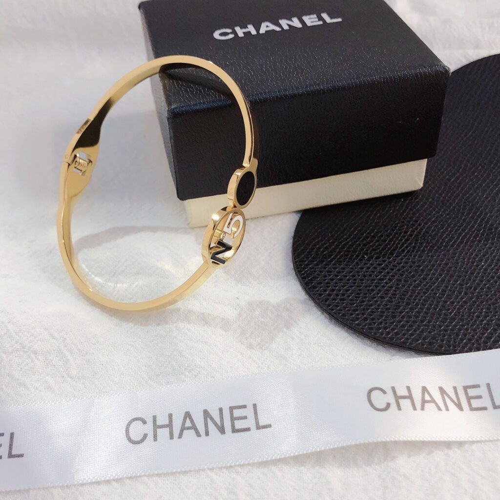Designer N5 Necklace editorial product context 1