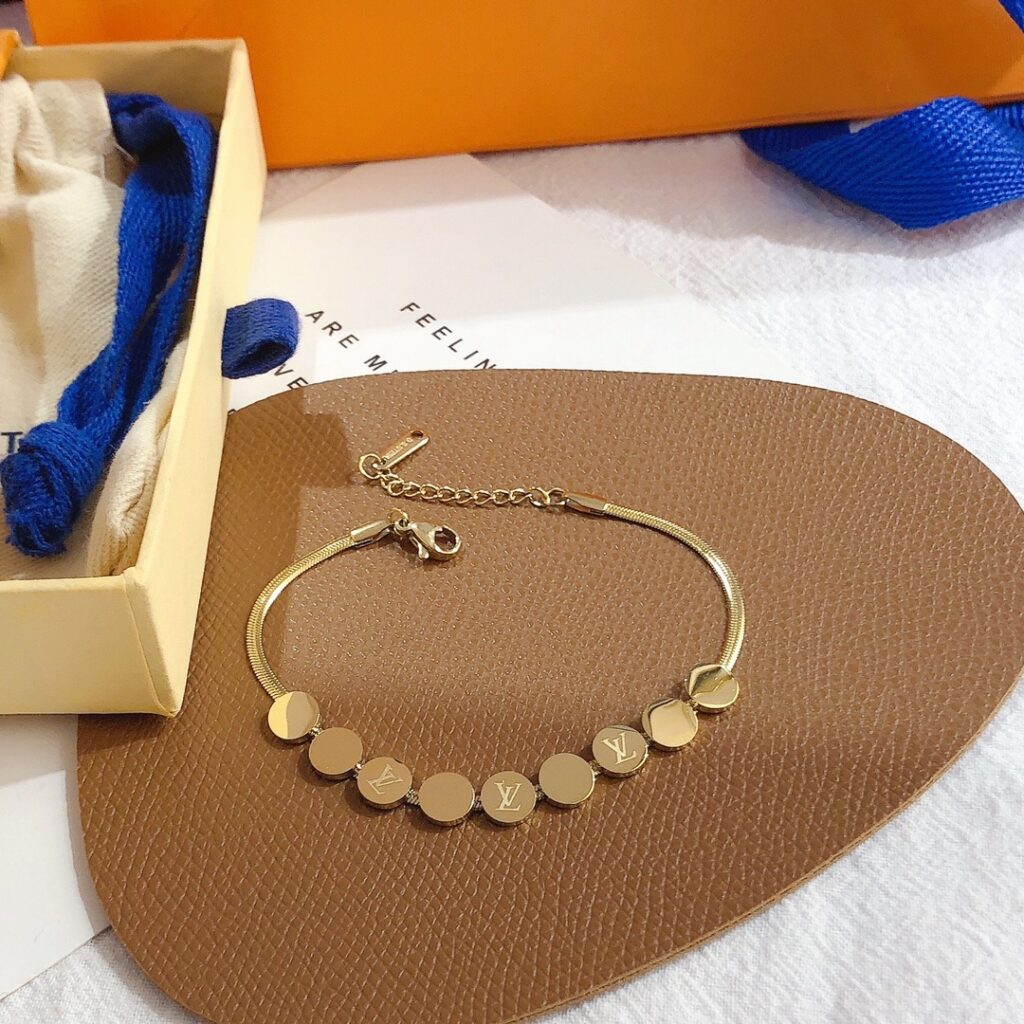 Designer L074 Bracelet editorial product context 2