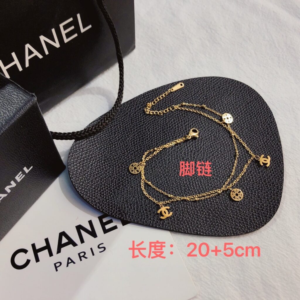 Designer B005 Bag editorial product context 1