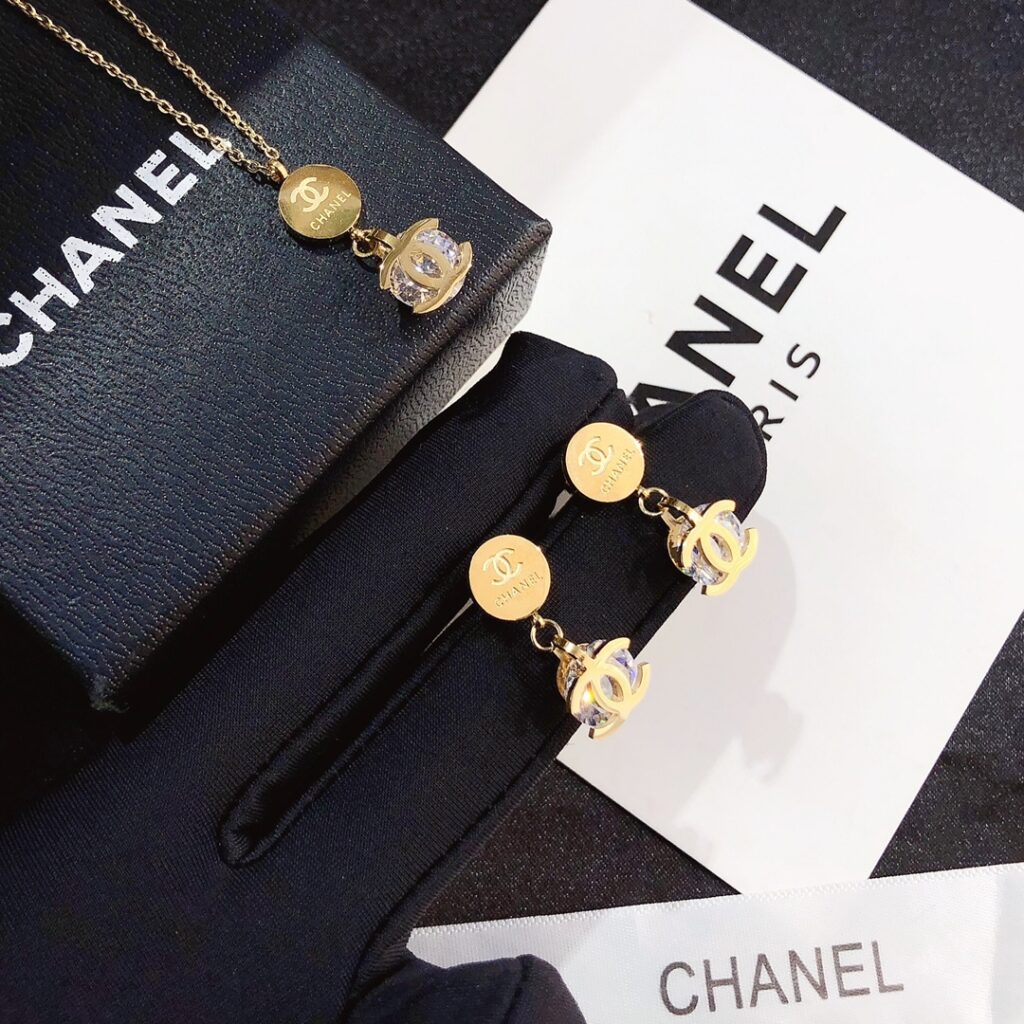 Designer Necklace editorial product context 3