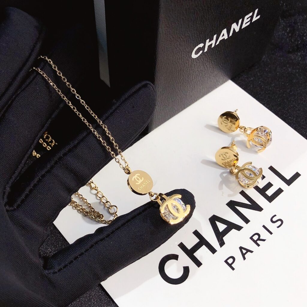 Designer Necklace editorial product context 1