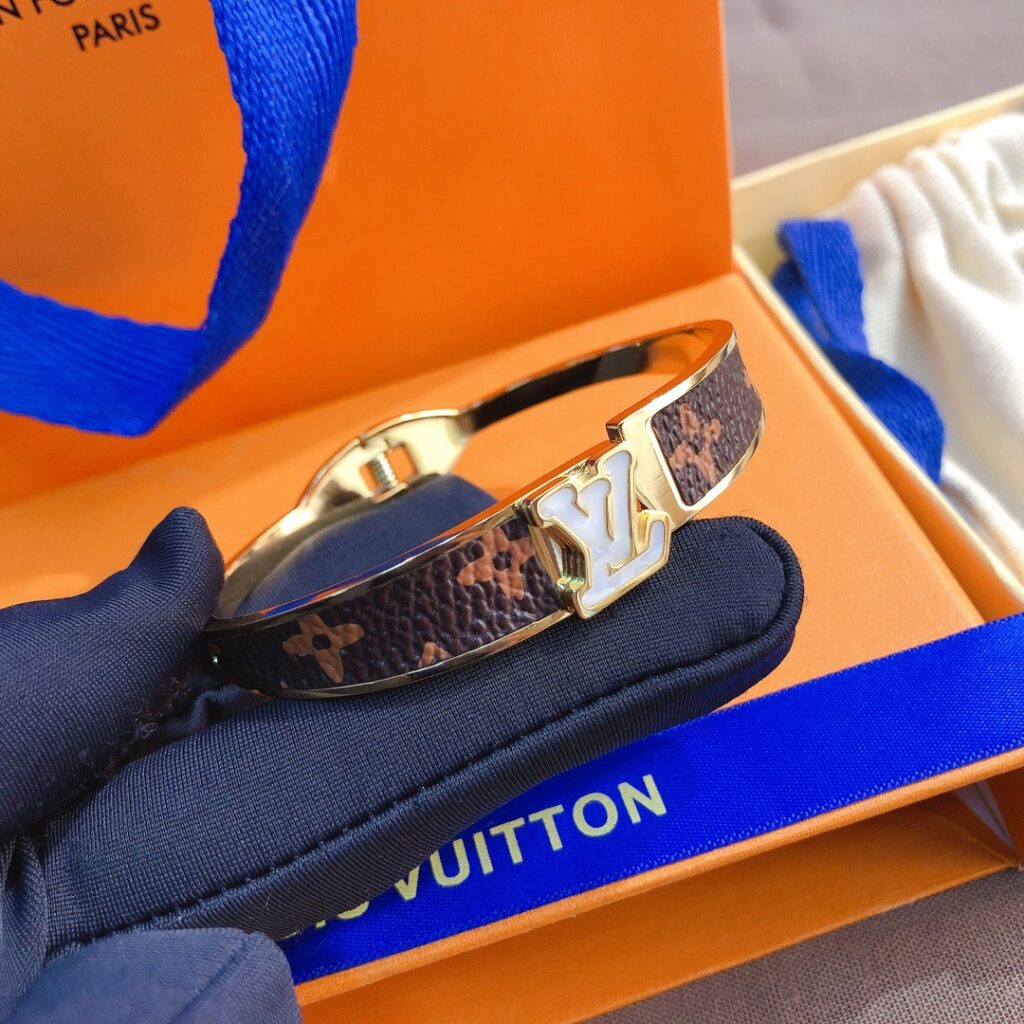 Designer S190 Bracelet editorial product context 1