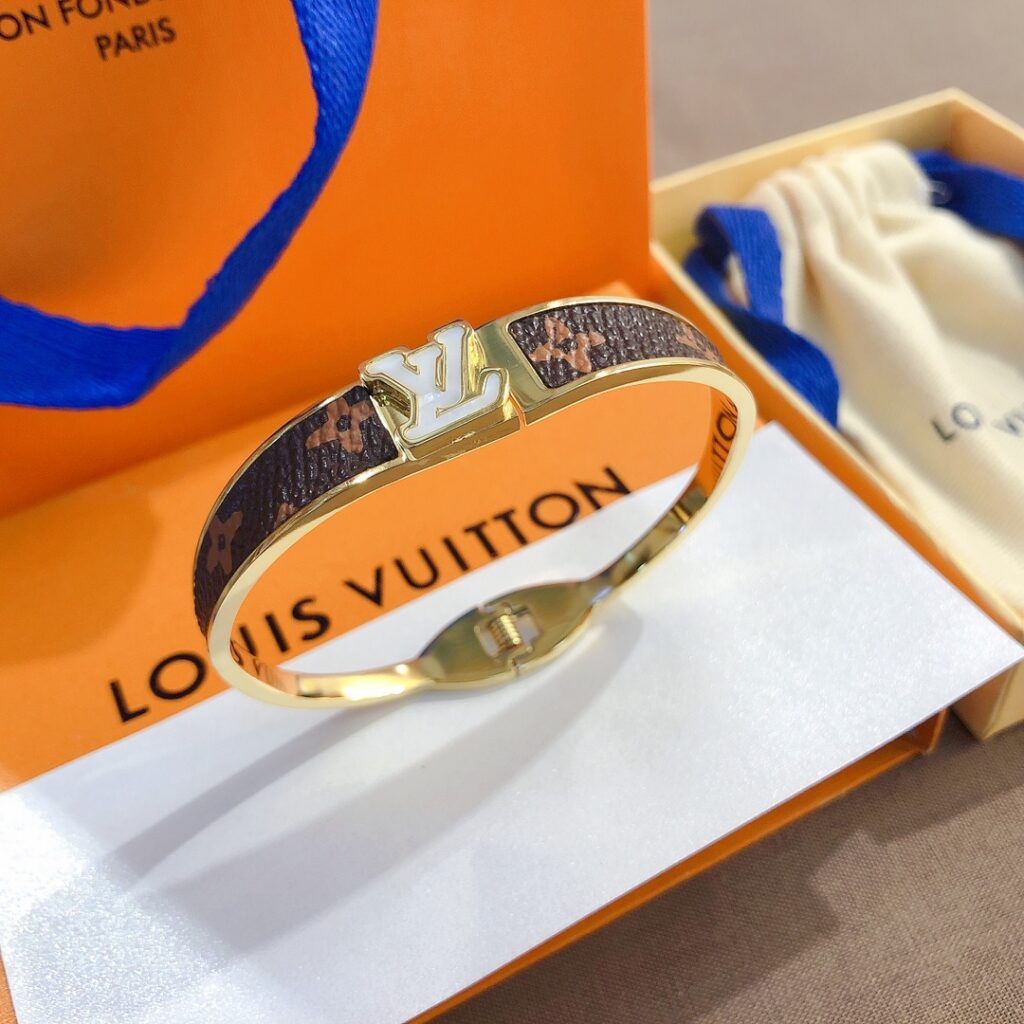 Designer S190 Bracelet editorial product context 2