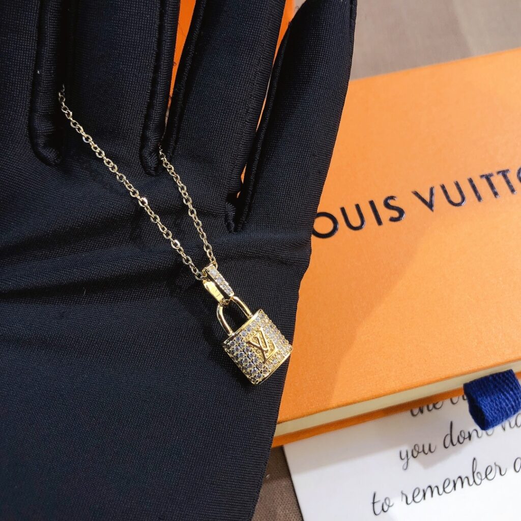 Designer Necklace editorial product context 1
