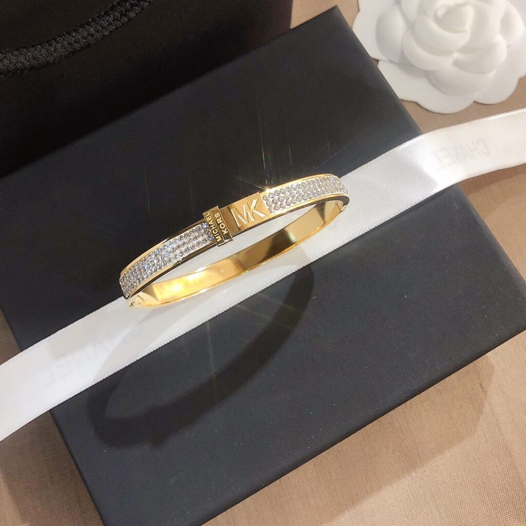 Designer S198 Ring editorial product context 3