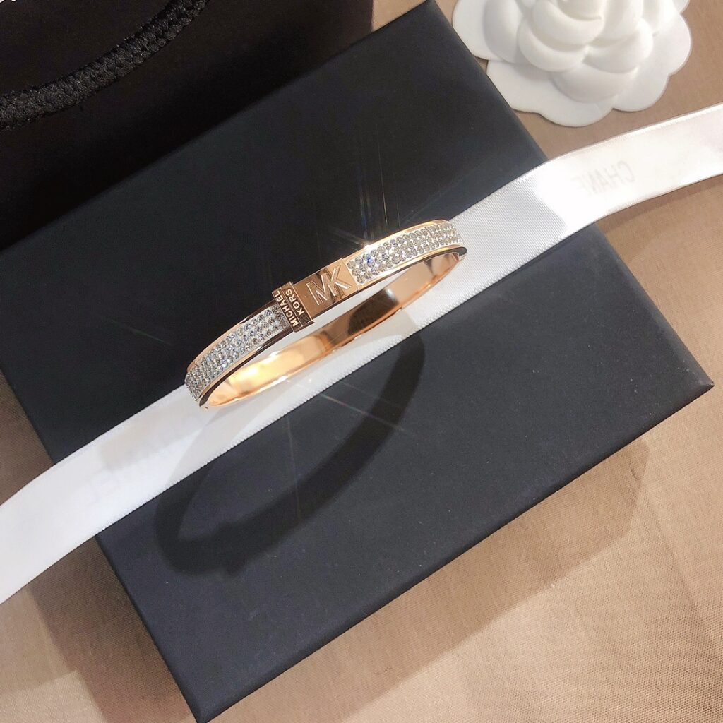 Designer S198 Ring editorial product context 2