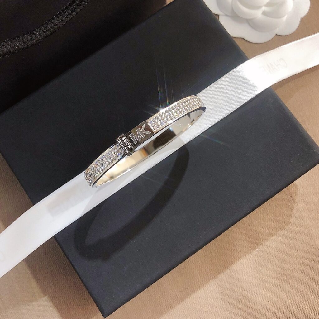 Designer S198 Ring editorial product context 1