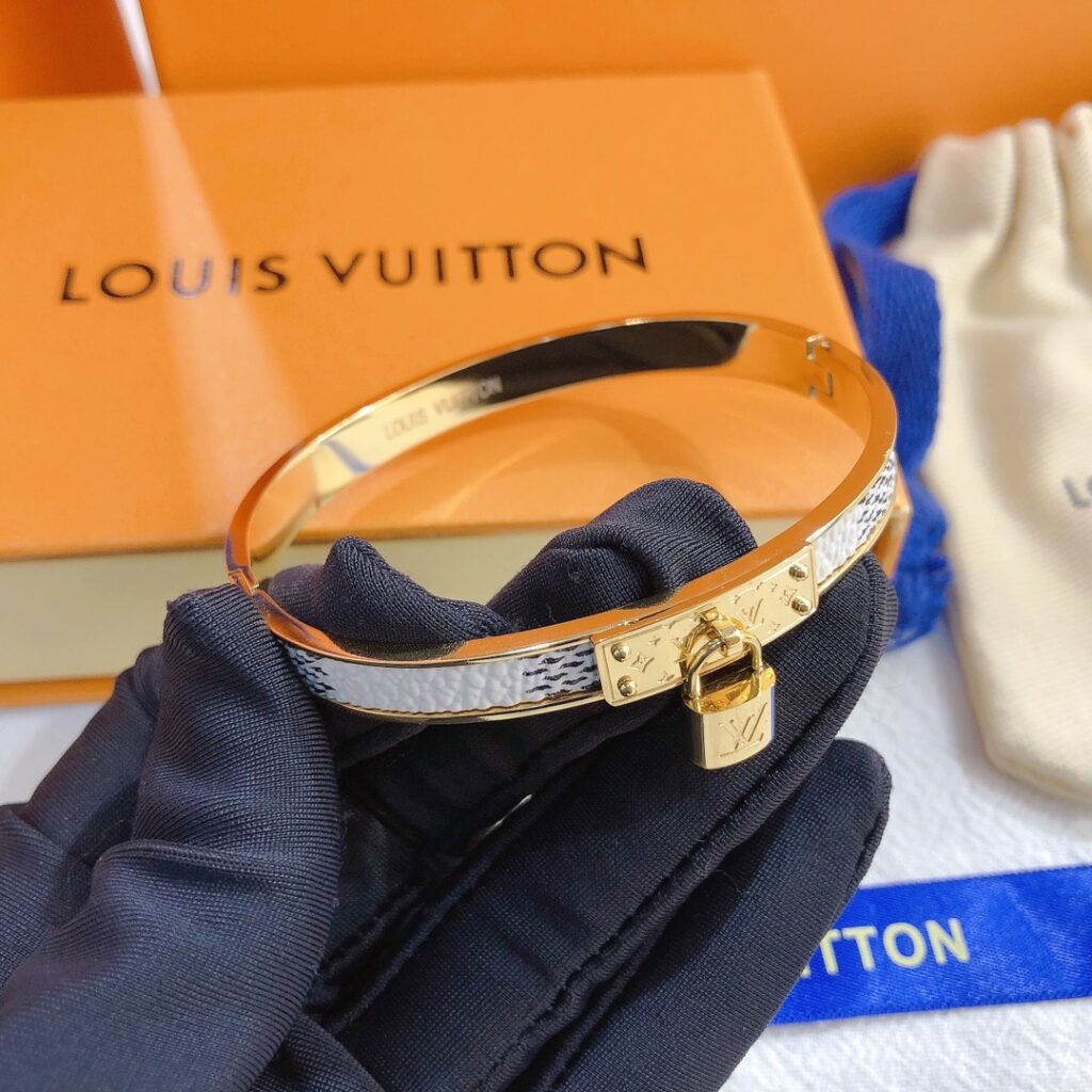 Designer S214 White Bracelet editorial product context 1