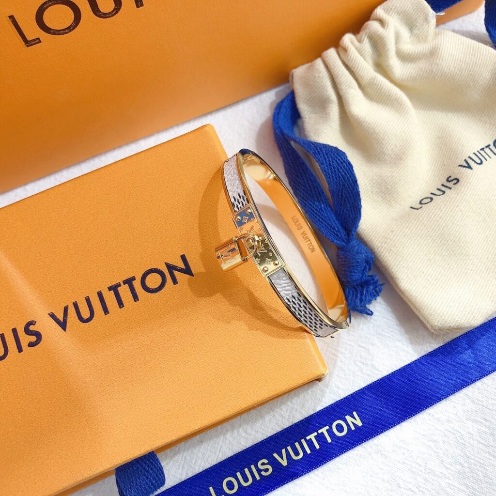 Designer S214 White Bracelet editorial product context 3