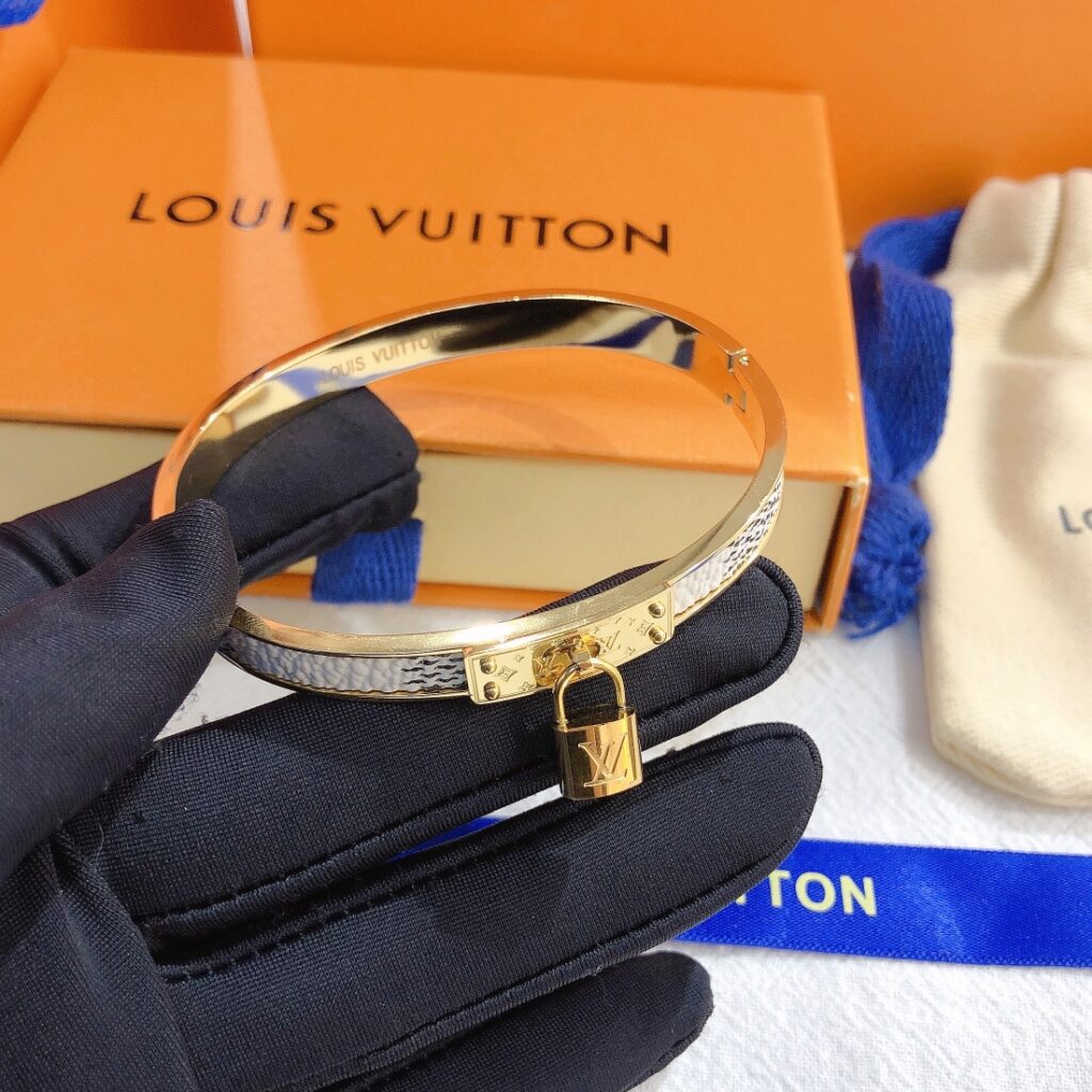 Designer S214 White Bracelet editorial product context 2