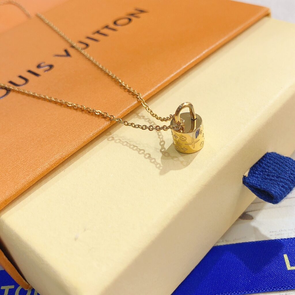 Designer Necklace editorial product context 1
