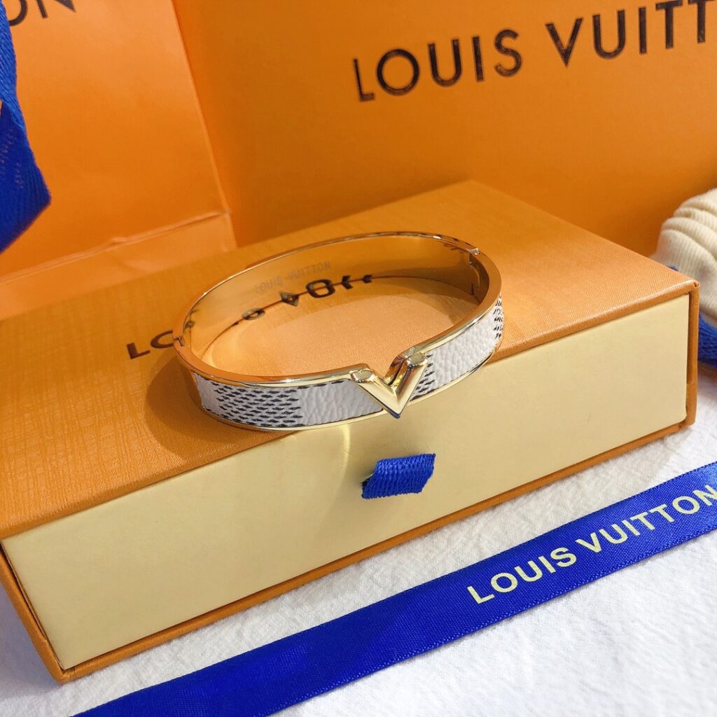 Designer S228 White Bracelet editorial product context 3