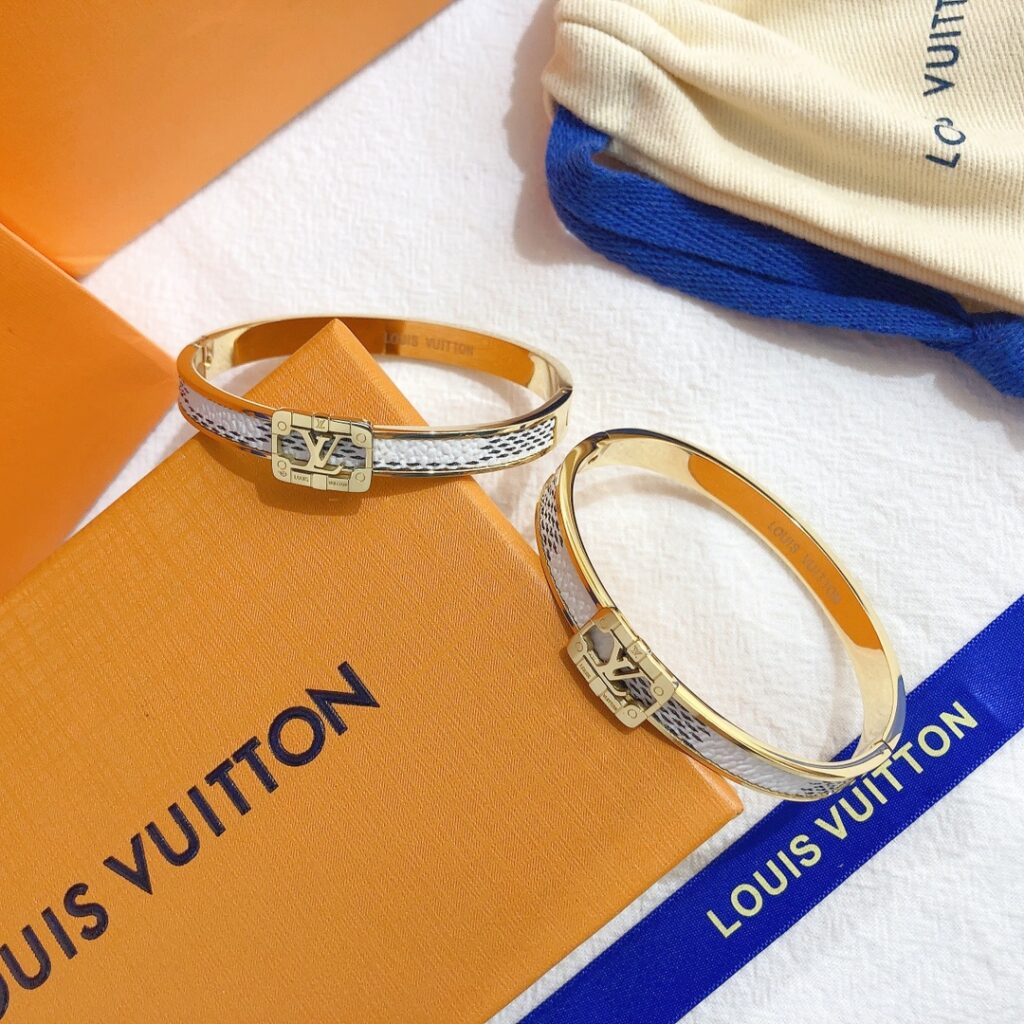 Designer S230 White Bracelet editorial product context 3