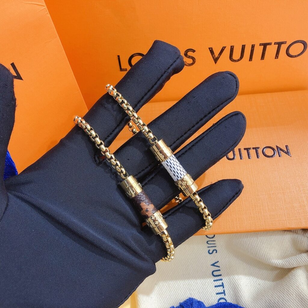Designer L089 Bracelet editorial product context 1