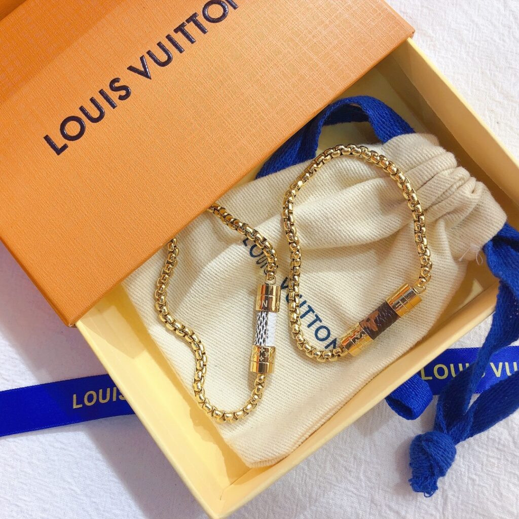 Designer L089 Bracelet editorial product context 3