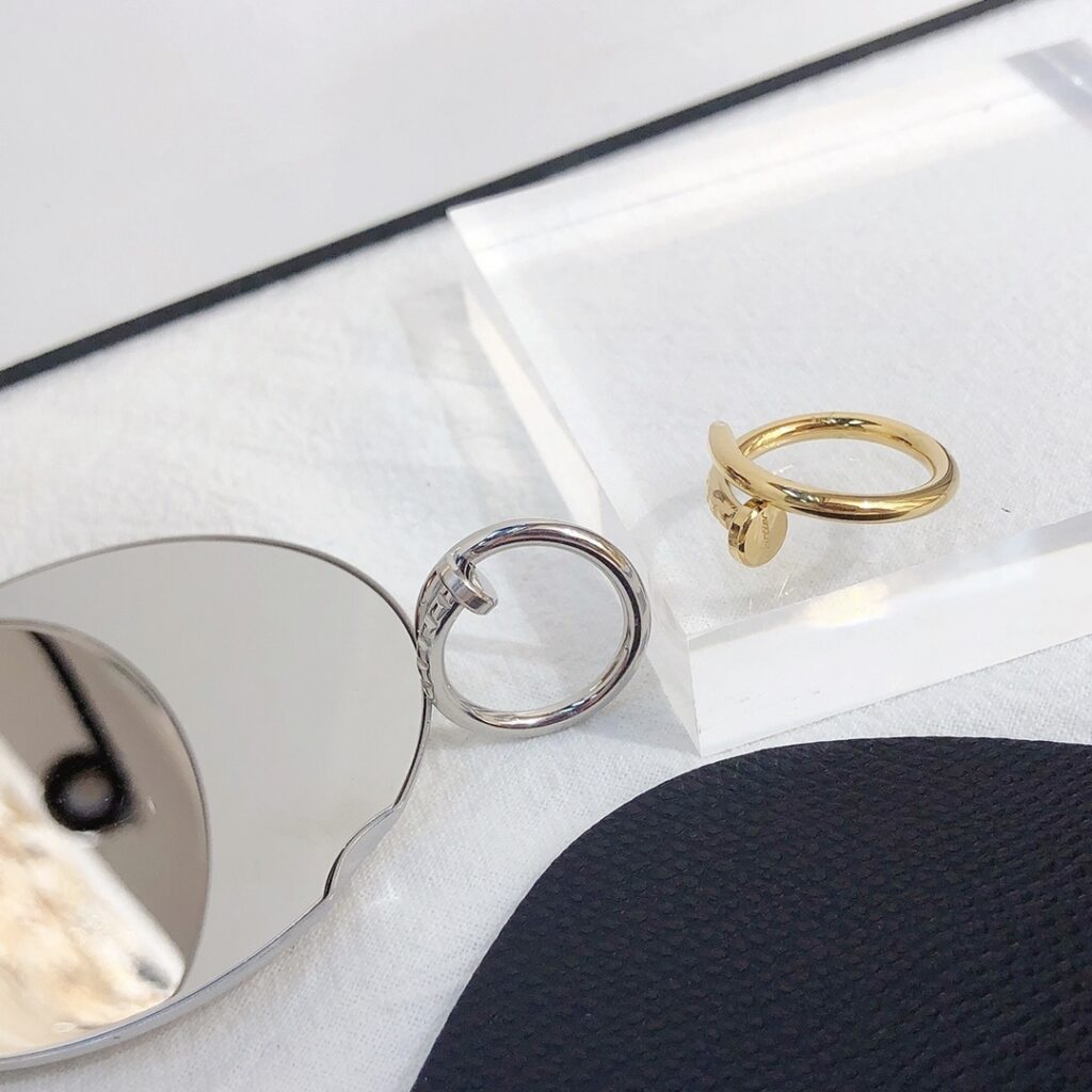 Designer J049 logo Ring editorial product context 3