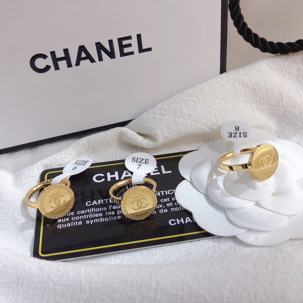 Designer J050 Ring editorial product context 3