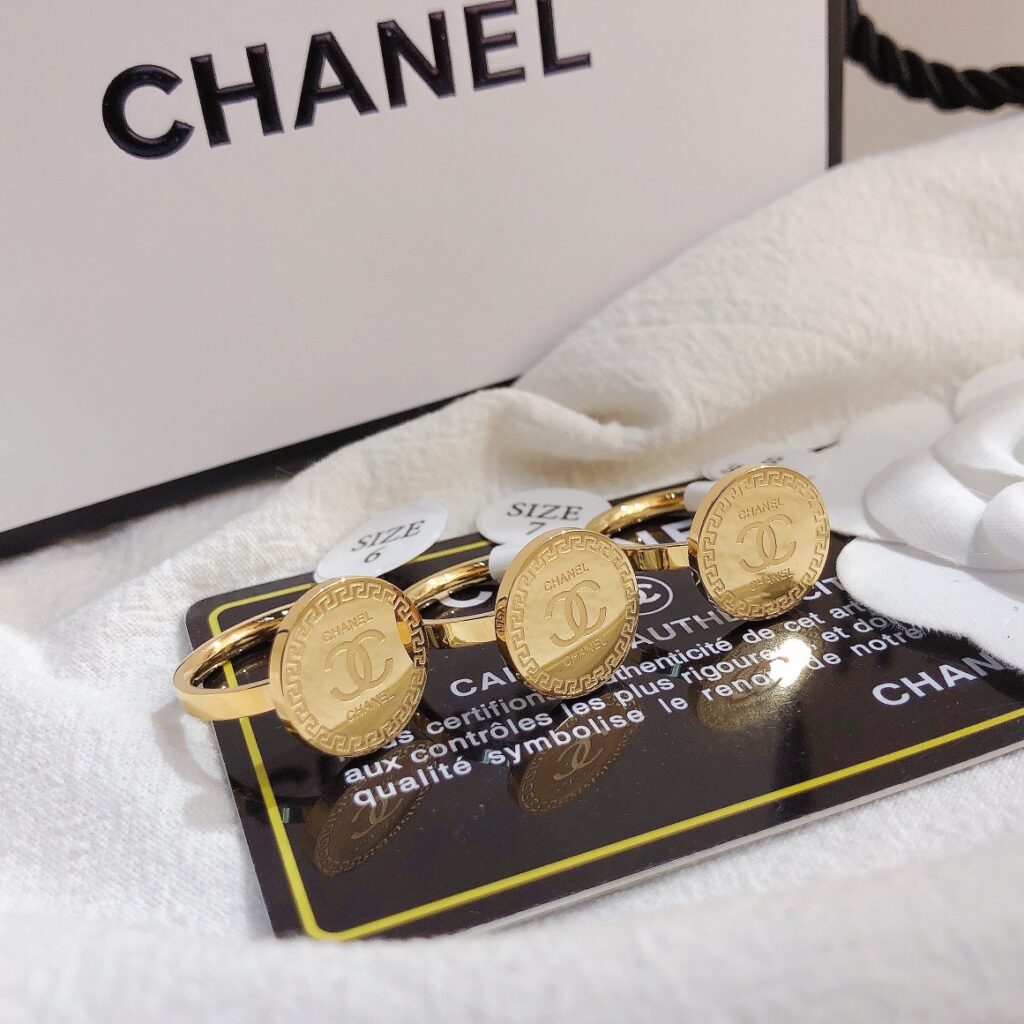 Designer J050 Ring editorial product context 2