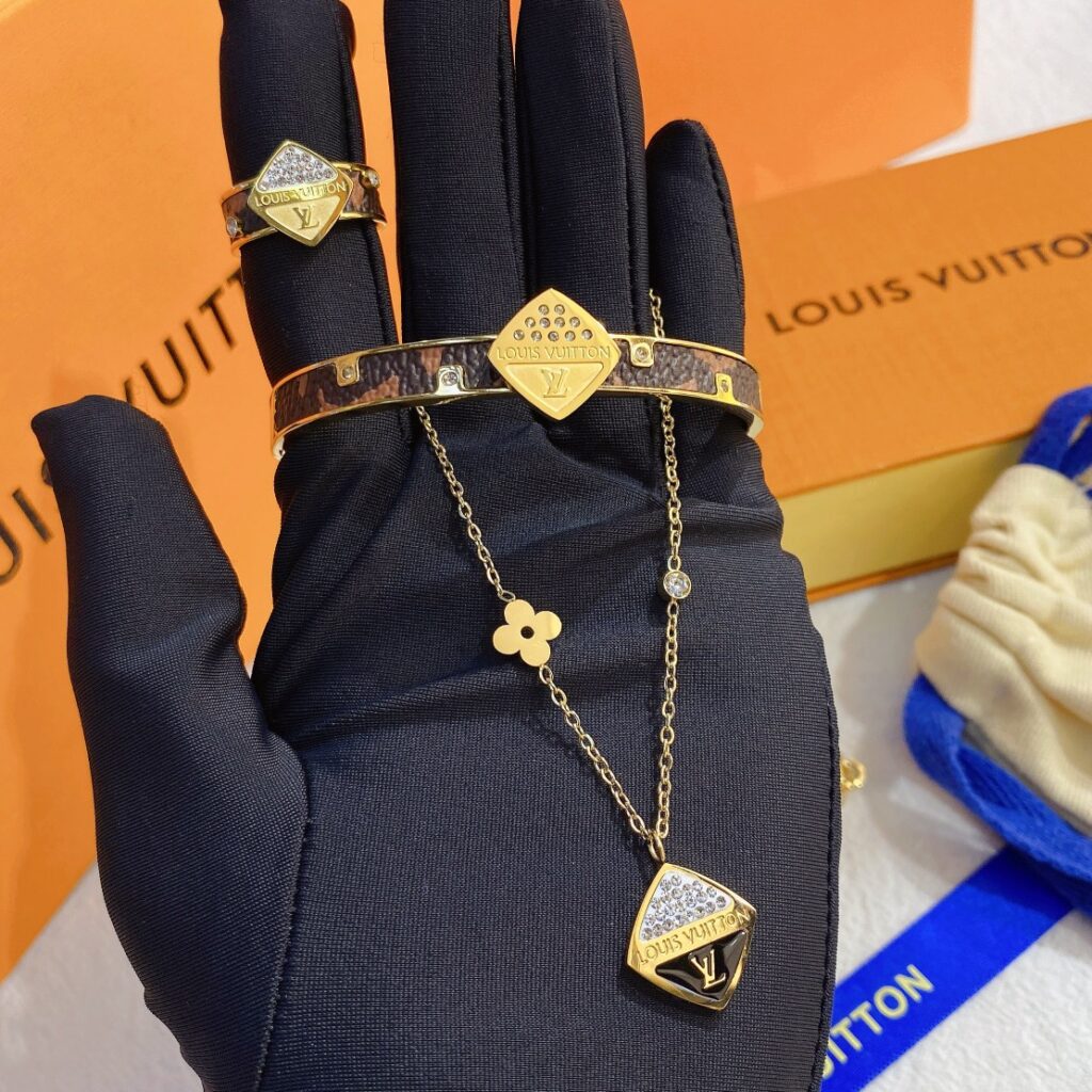 Designer S300 Necklace editorial product context 1