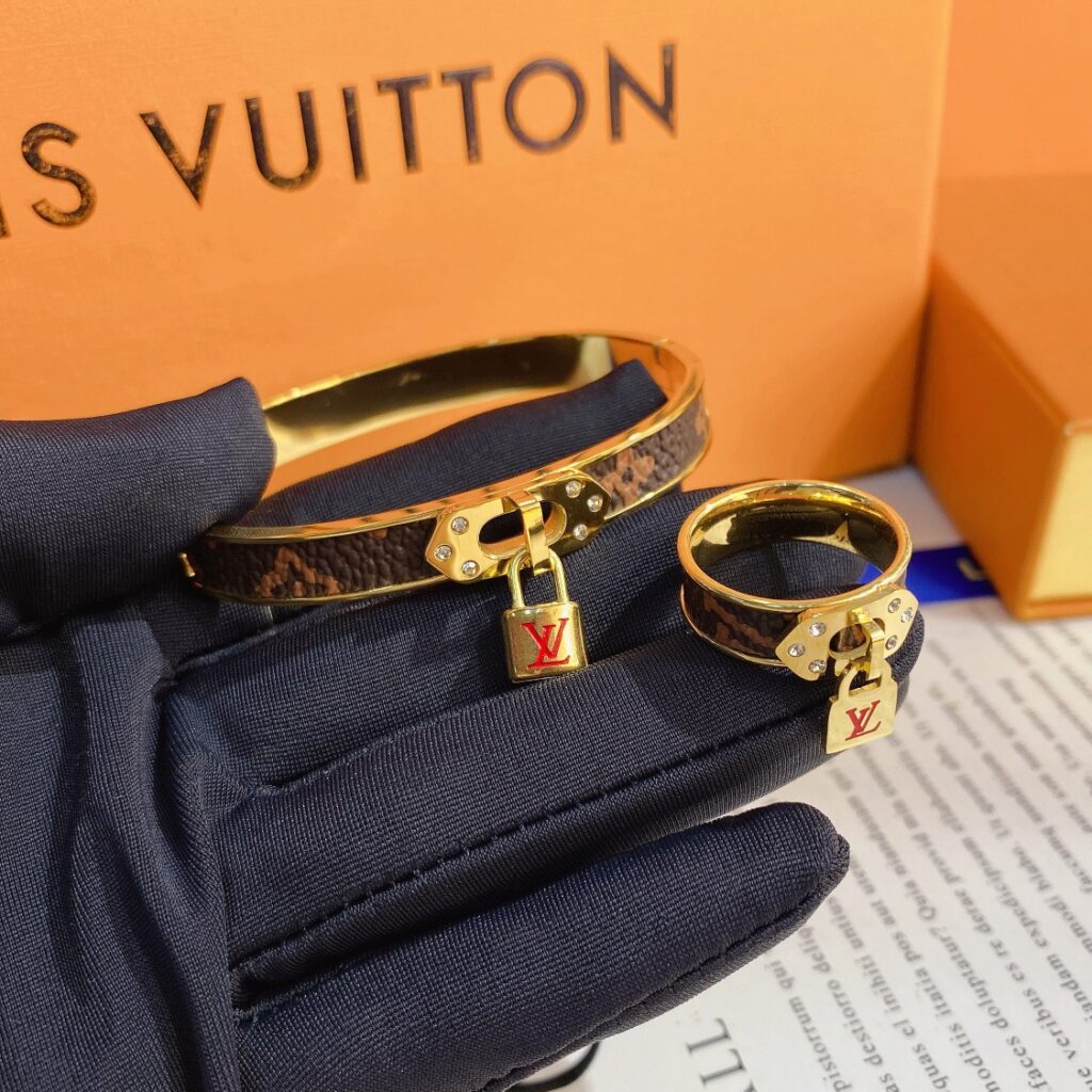 Designer S301 Ring editorial product context 3