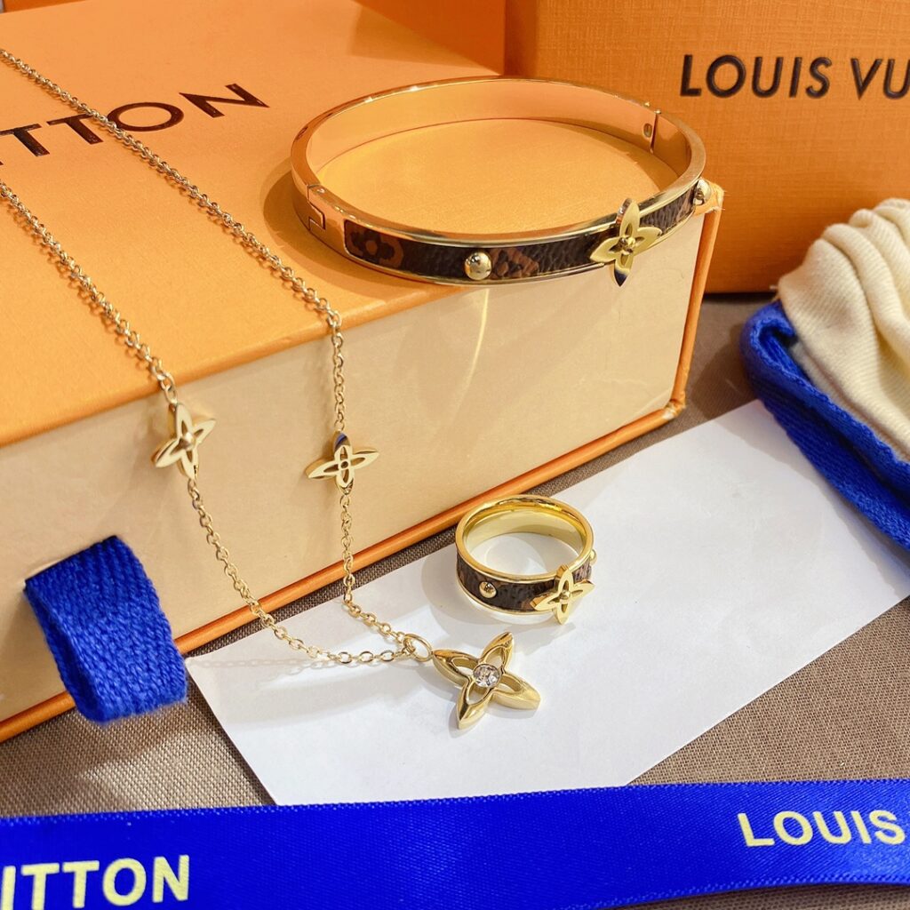 Designer S303 Necklace editorial product context 3