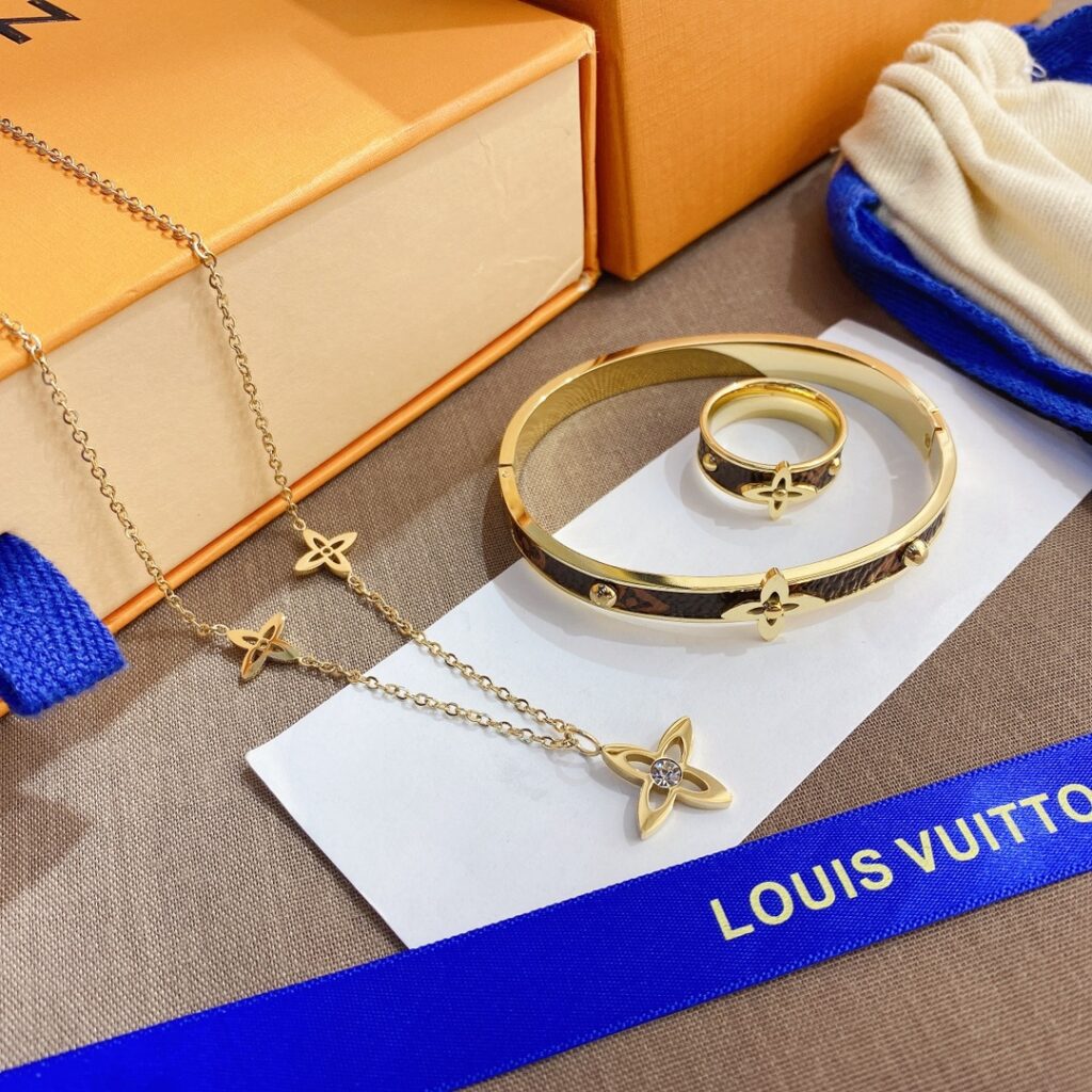 Designer S303 Necklace editorial product context 1