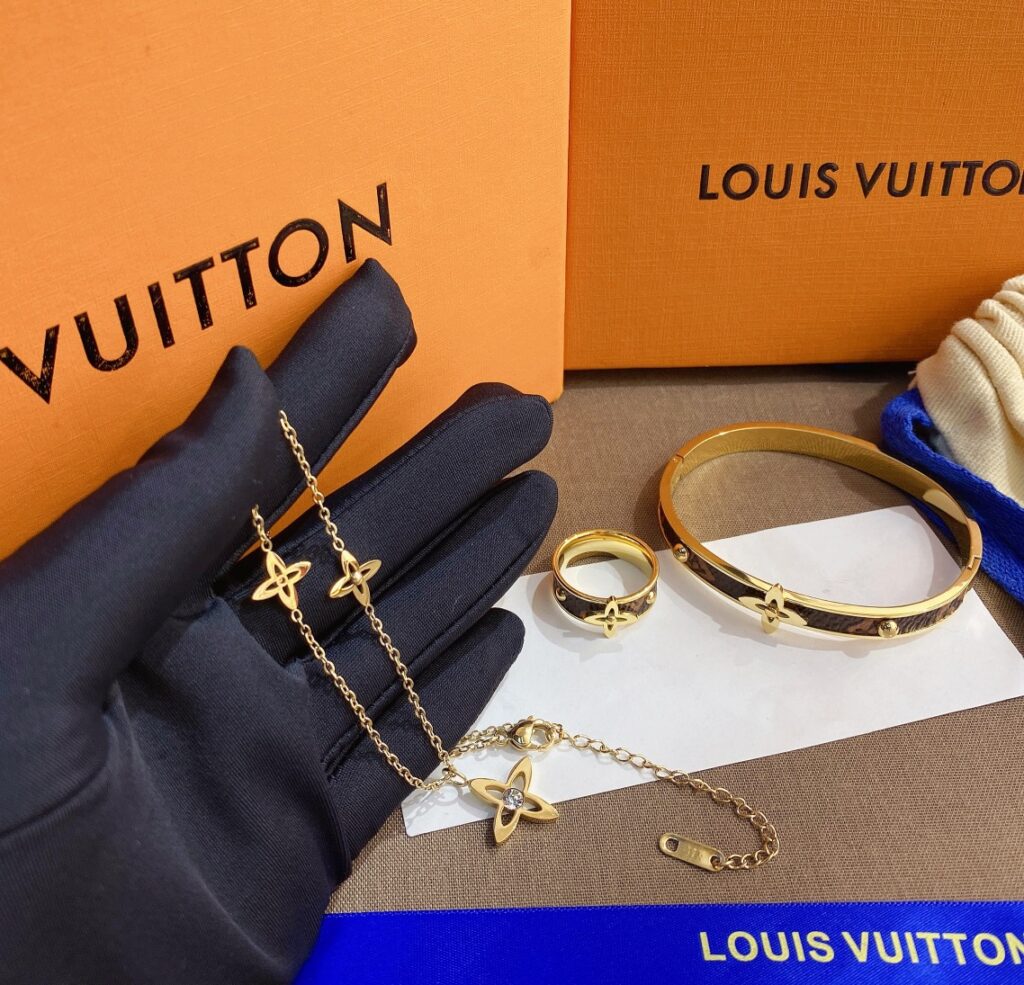 Designer S303 Necklace editorial product context 2