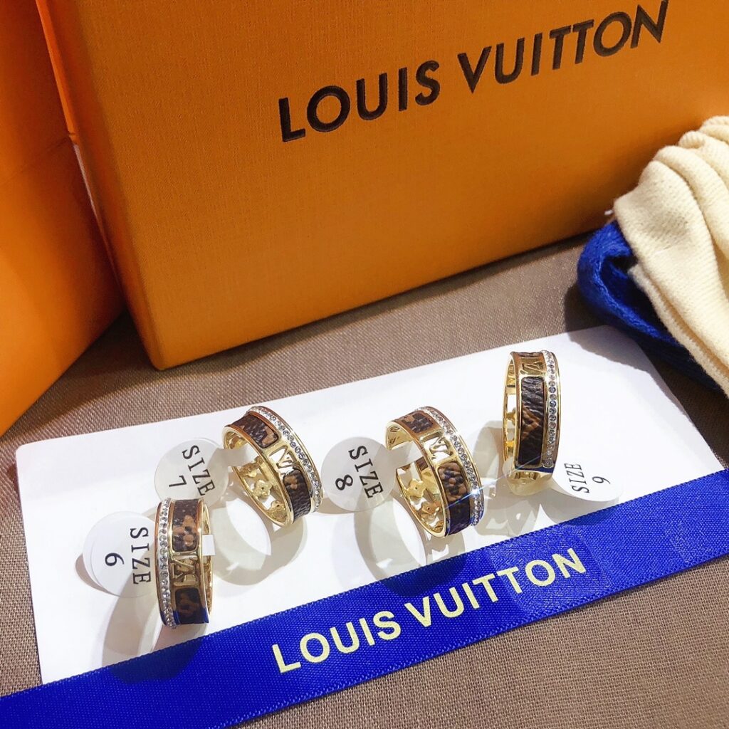 Designer J051 Ring editorial product context 3