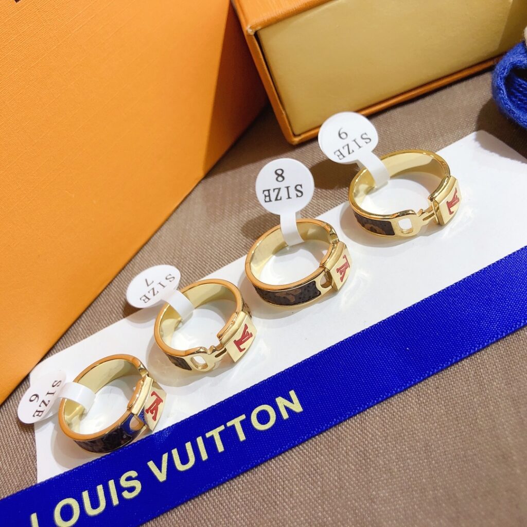 Designer J052 Ring editorial product context 1