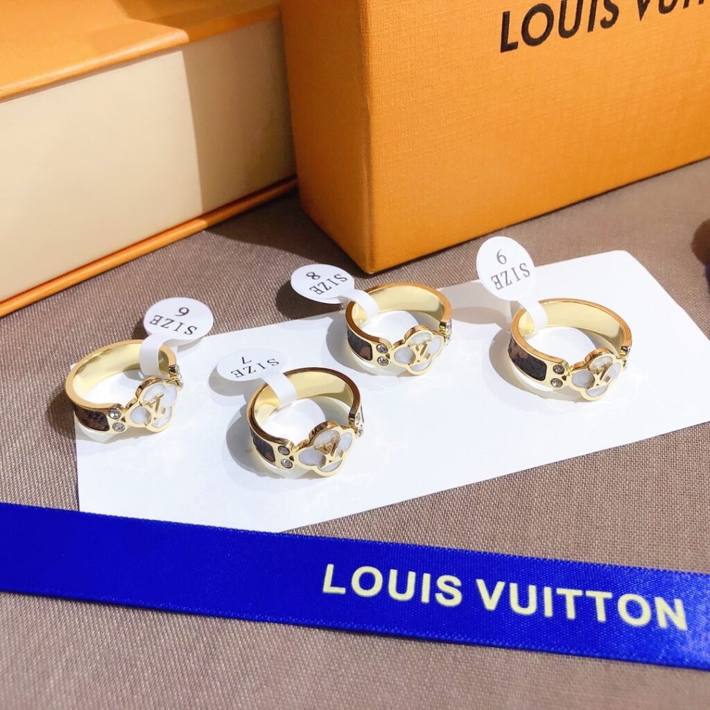Designer J053 Ring editorial product context 1
