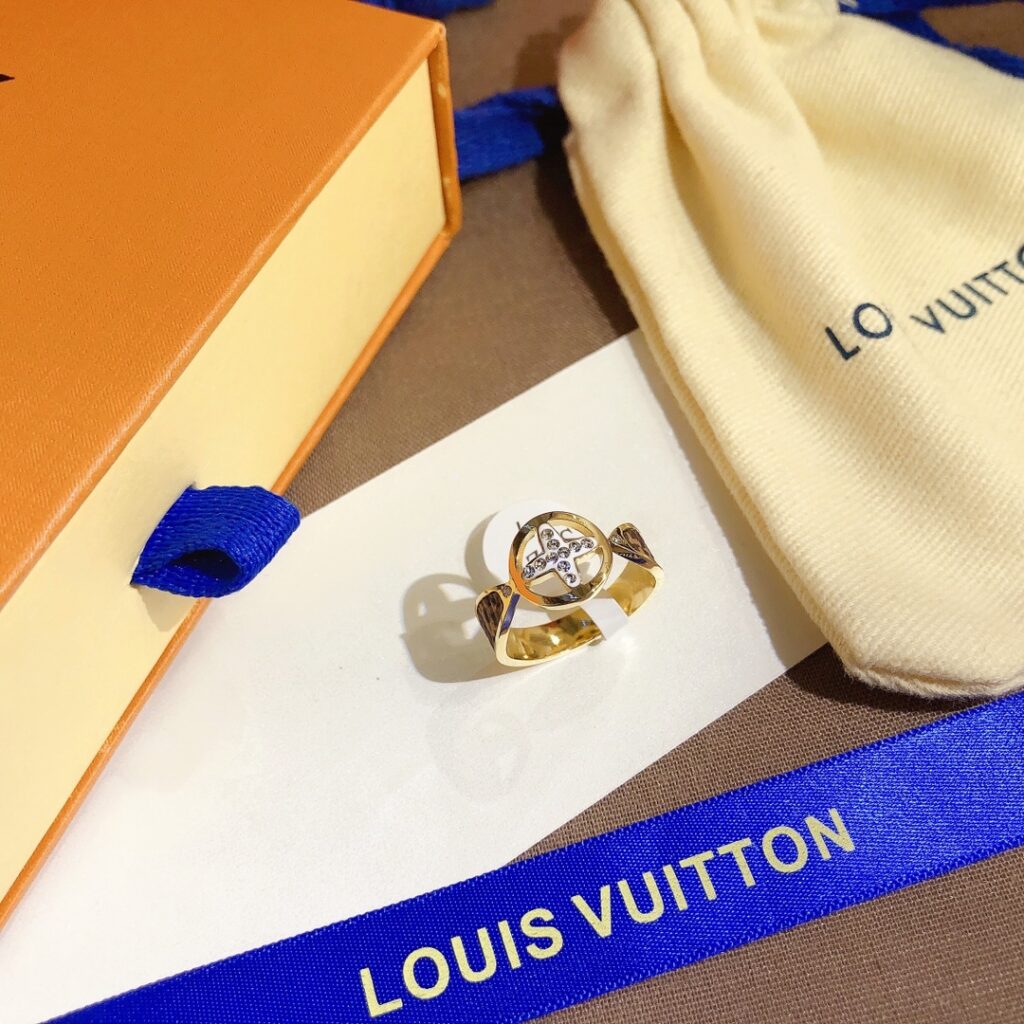 Designer J054 Ring editorial product context 2