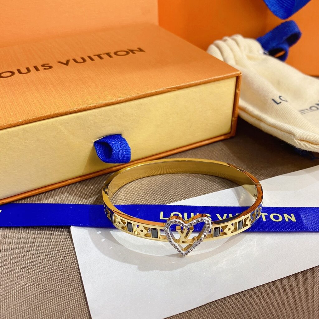 Designer S255 Ring editorial product context 3