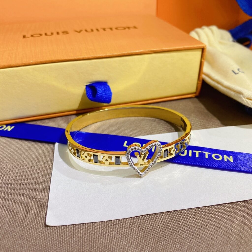 Designer S255 Ring editorial product context 2