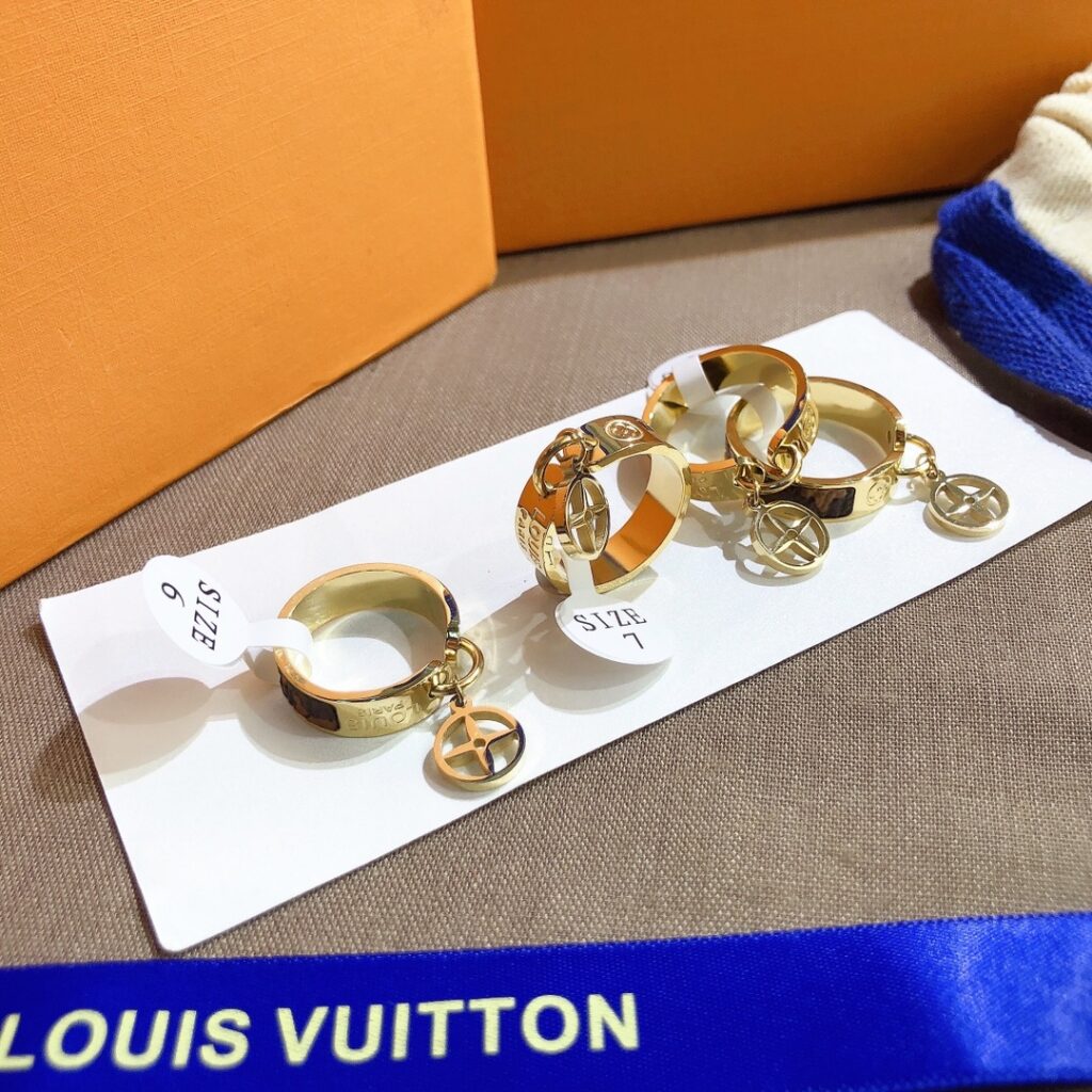 Designer J055 Ring editorial product context 3