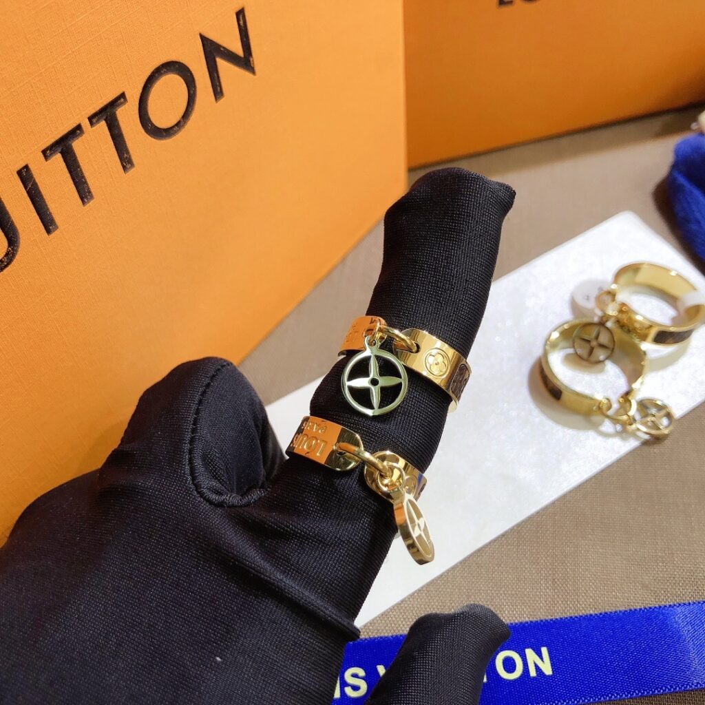 Designer J055 Ring editorial product context 2