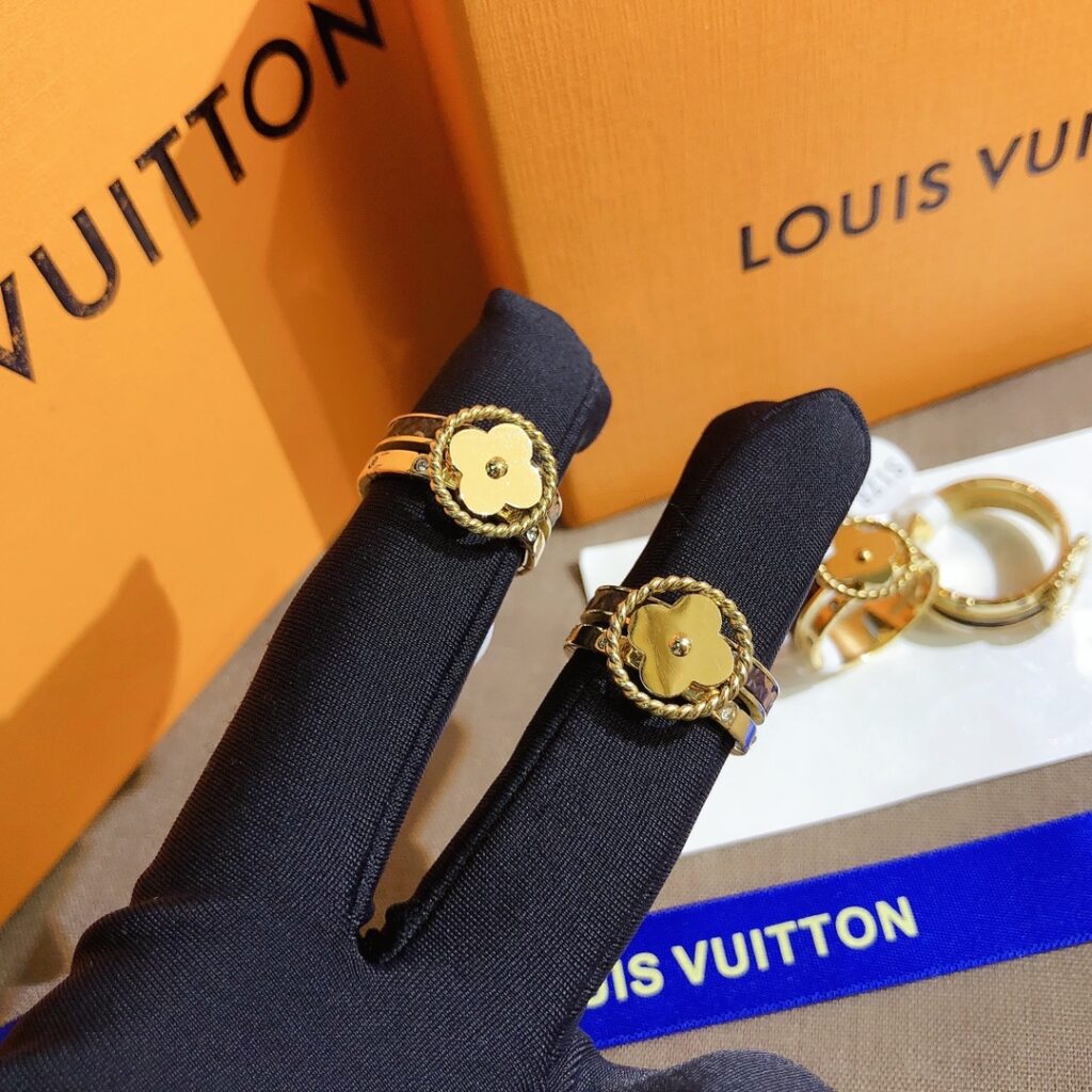 Designer J056 Ring editorial product context 2