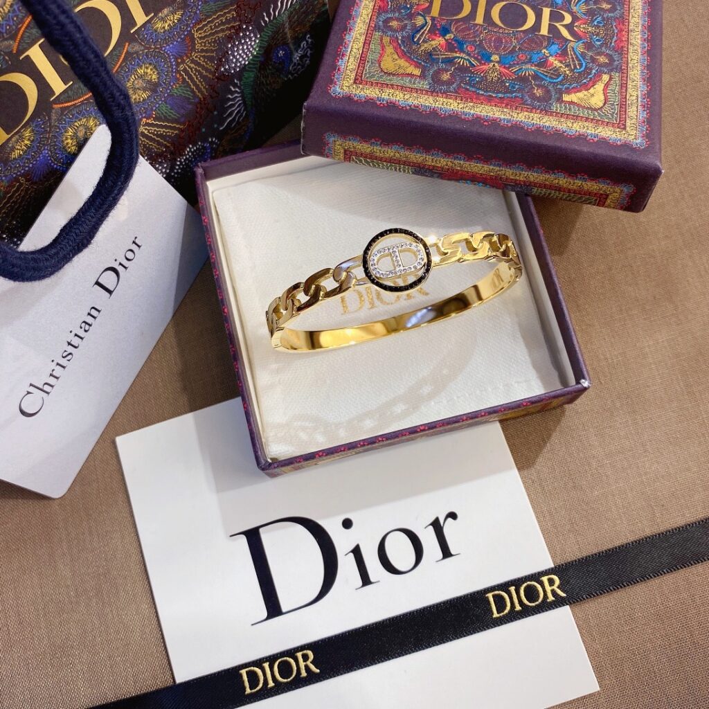 Designer S258 Ring editorial product context 3