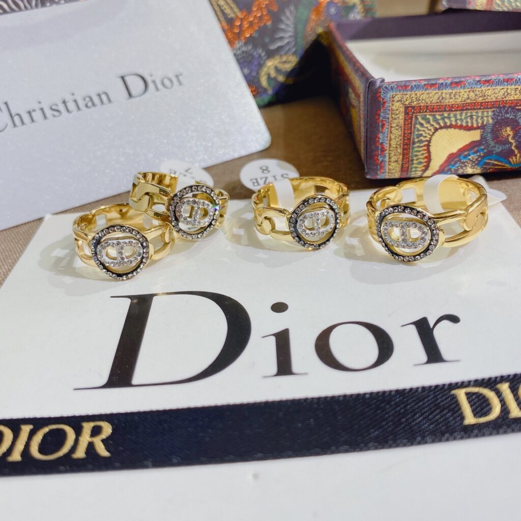Designer J057 Ring editorial product context 3