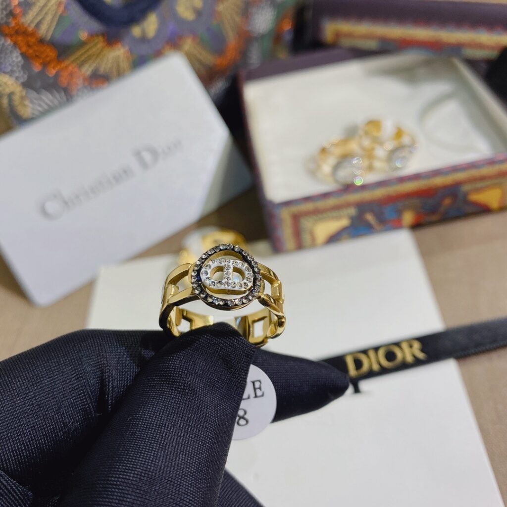 Designer J057 Ring editorial product context 1