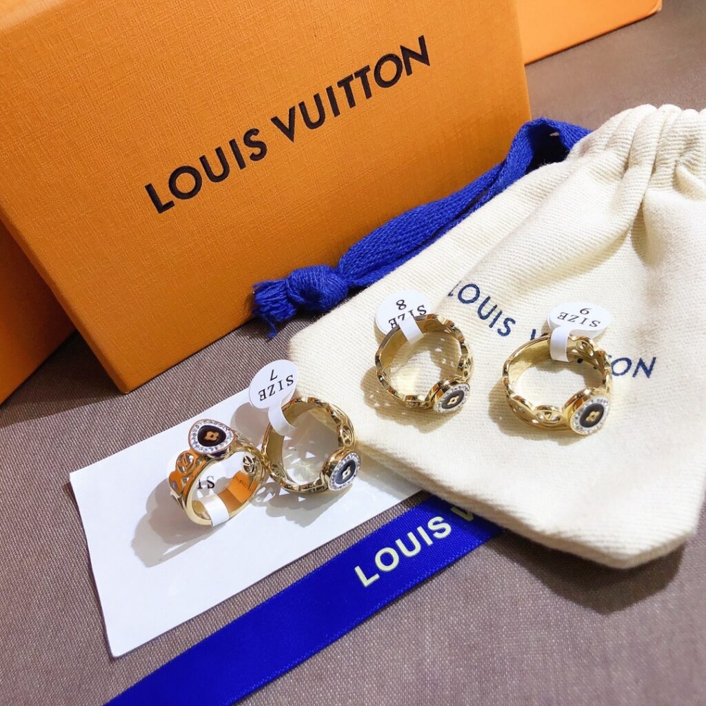 Designer J058 Ring editorial product context 3