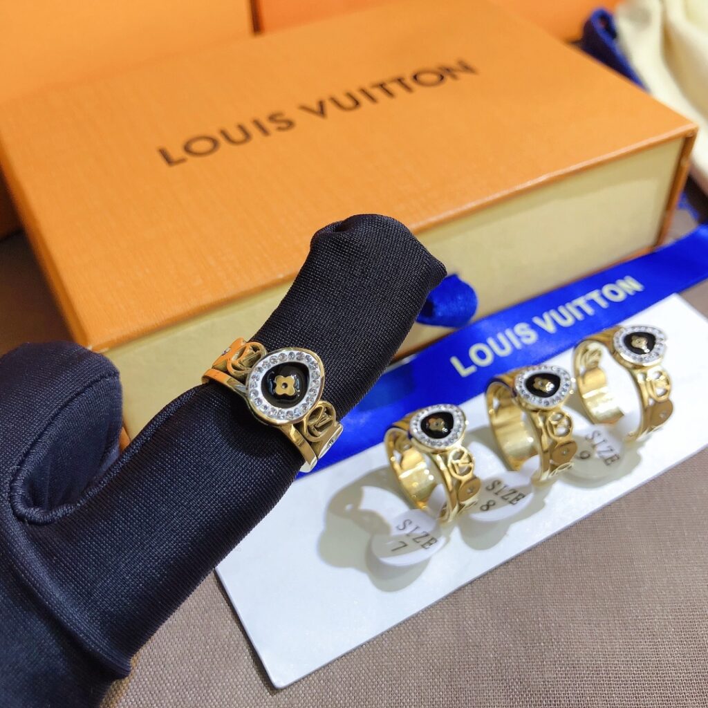 Designer J058 Ring editorial product context 1